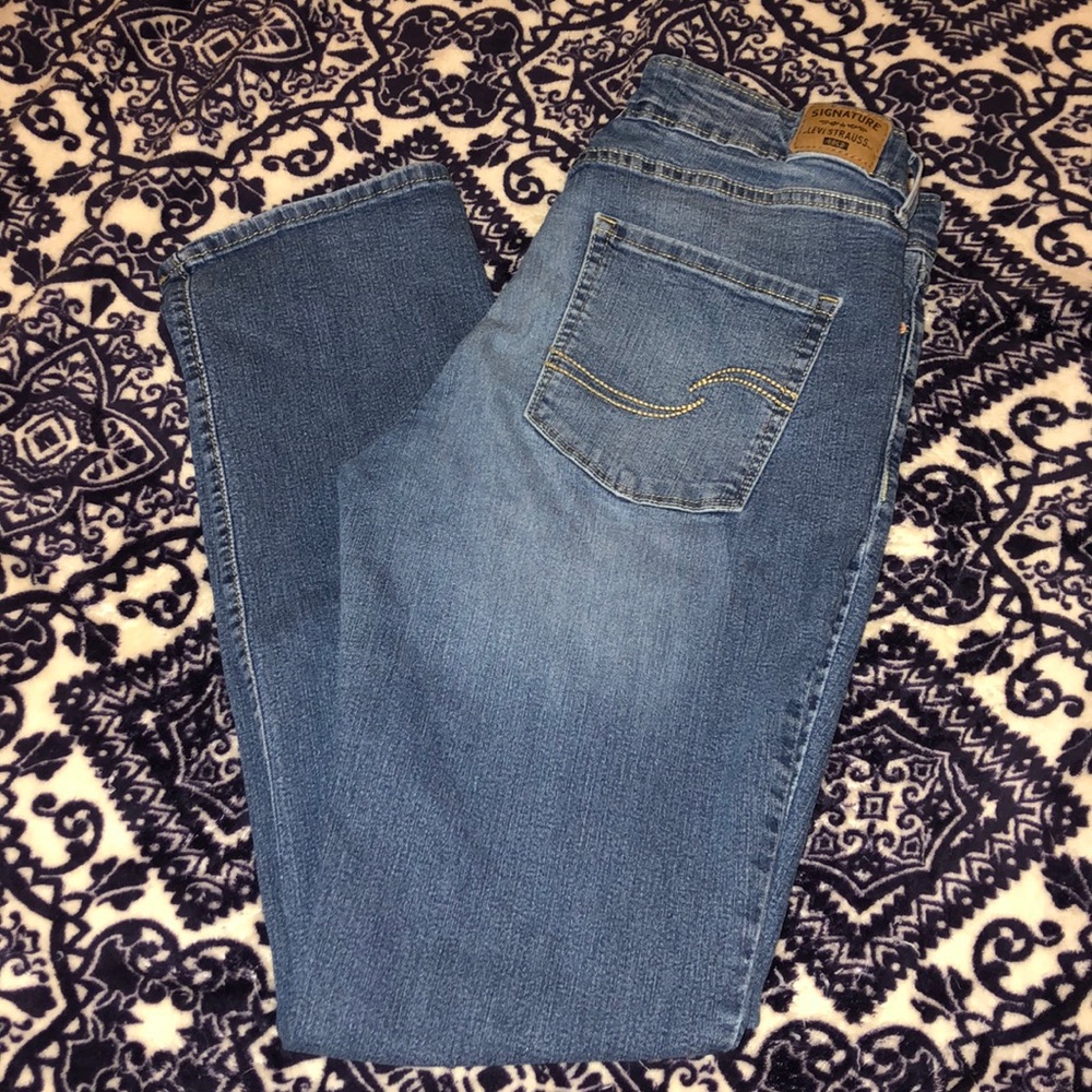 Levi Mid-Rise Straight jeans